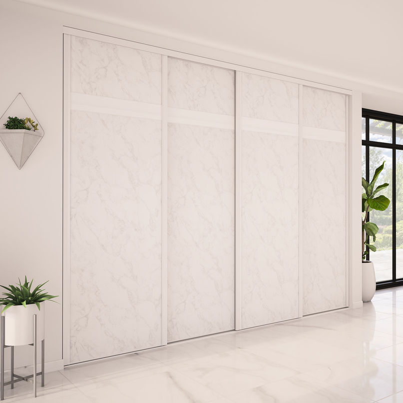 Façade de placard coulissante 4 portes décor marbre blanc, verre laqué blanc pur
