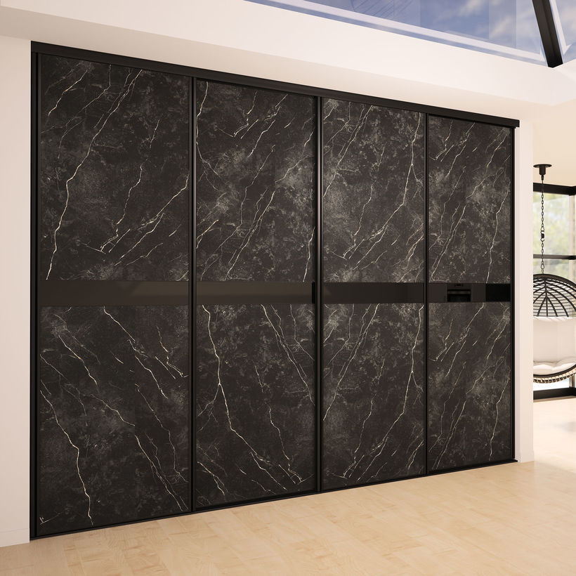 Façade de placard coulissante 4 portes décor marbre noir, verre laqué noir