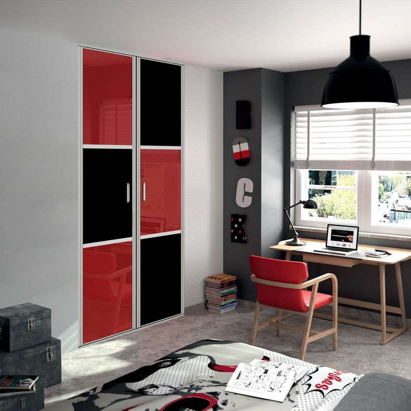 Façade de placard pivotante 2 portes verre laqué rouge, décor noir intense