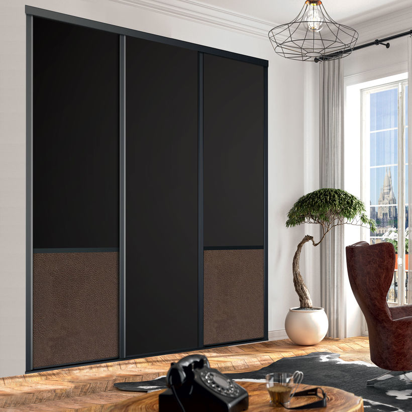 Façade de placard coulissante 3 portes décor noir intense, effet cuir vintage brun