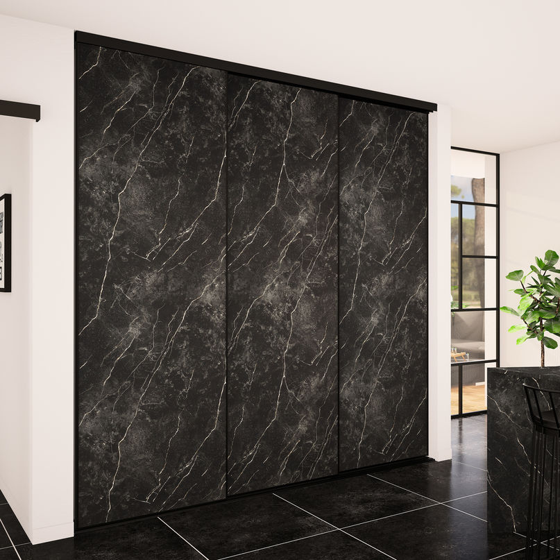 Façade de placard coulissante 3 portes décor marbre noir
