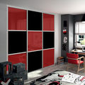 Façade de placard coulissante 3 portes verre laqué rouge, décor noir intense