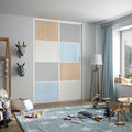 Façade de placard coulissante 2 portes décor acacia clair, décor blanc mat, décor gris galet, verre laqué bleu pastel