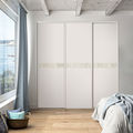 Façade de placard coulissante 3 portes décor blanc mat, décor bois flotté crème
