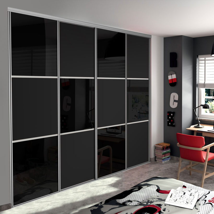 Façade de placard coulissante 4 portes décor noir intense, verre laqué noir