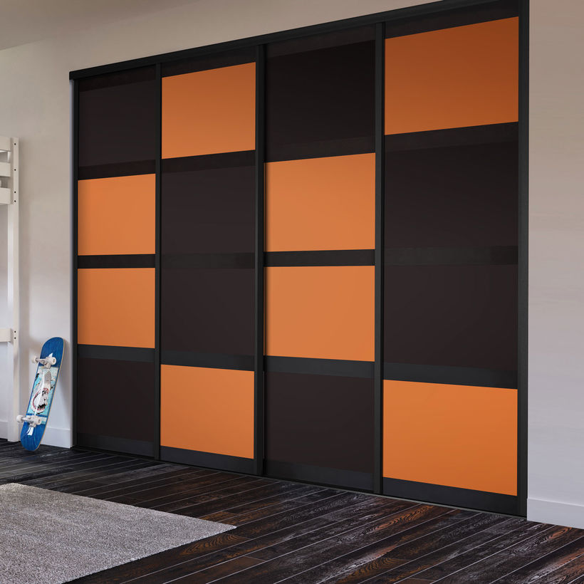 Façade de placard coulissante 4 portes décor noir intense, décor mandarine