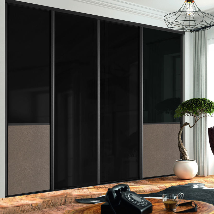 Façade de placard coulissante 4 portes verre laqué noir, effet cuir vintage beige, décor noir intense