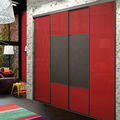 Façade de placard coulissante 4 portes verre laqué rouge, effet cuir vintage brun