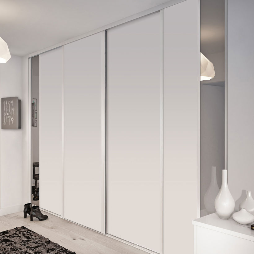 Façade de placard coulissante 4 portes décor blanc mat, miroir argent
